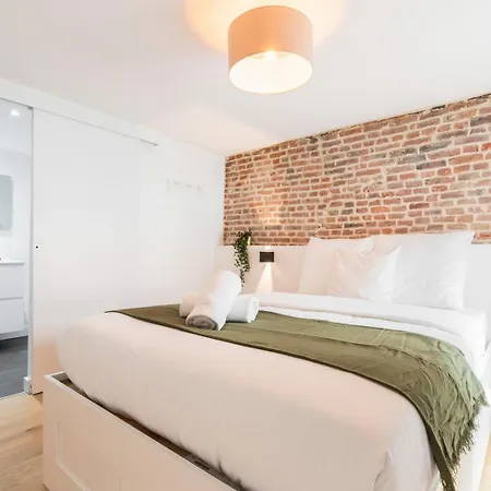 Old - Lovely Typical Apartment! דירה ליל