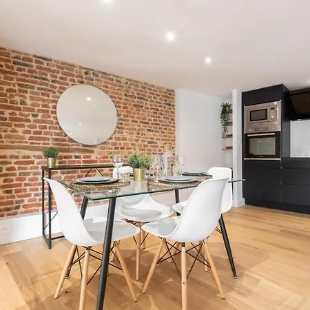 Old - Lovely Typical Apartment! *